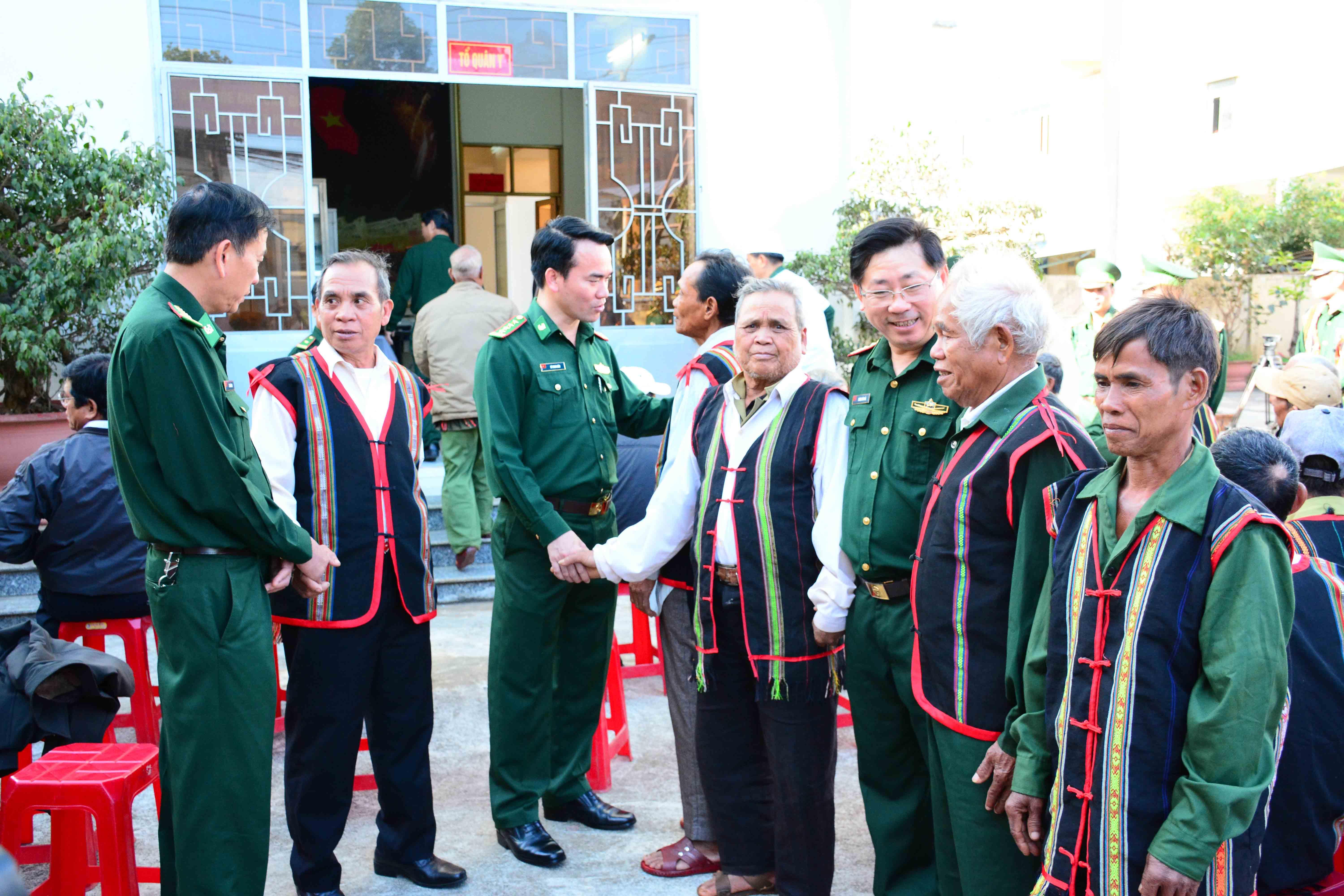 Bám buôn làng làm dân vận