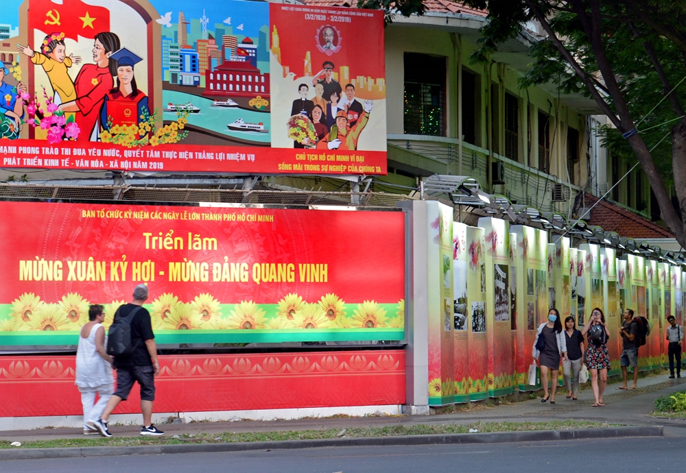 Triển lãm “Mừng Xuân Kỷ Hợi – Mừng Đảng quang vinh” trên đường Đồng Khởi.