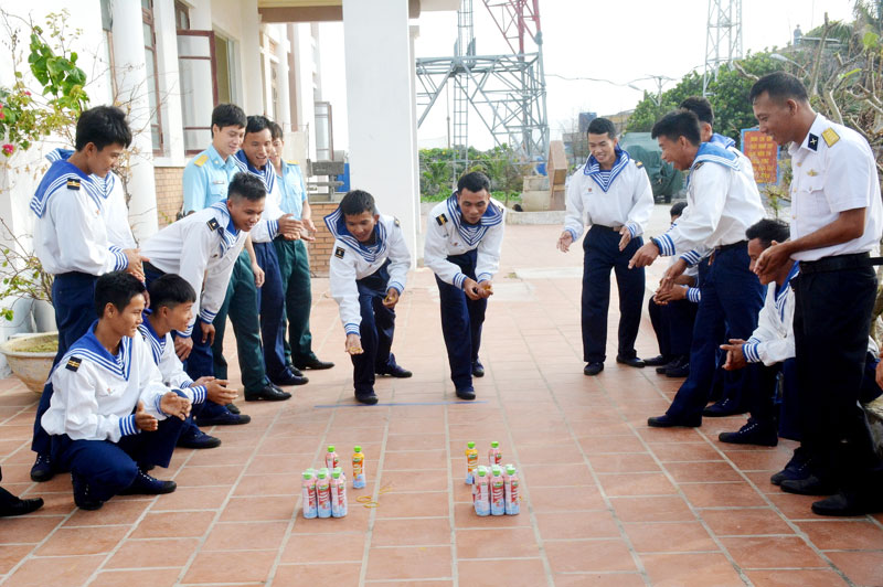 Vui xuân, đón Tết an toàn, sẵn sàng chiến đấu cao