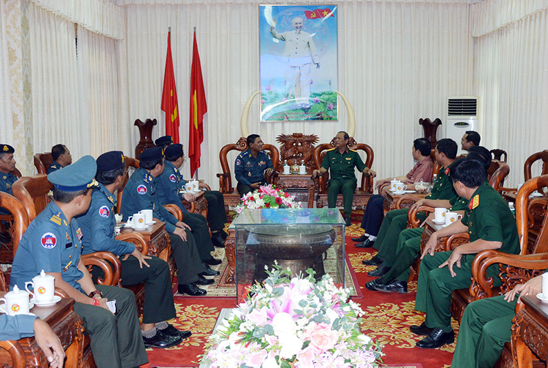 Thăm chúc Tết, tặng quà Bộ Chỉ huy quân sự tỉnh Tây Ninh