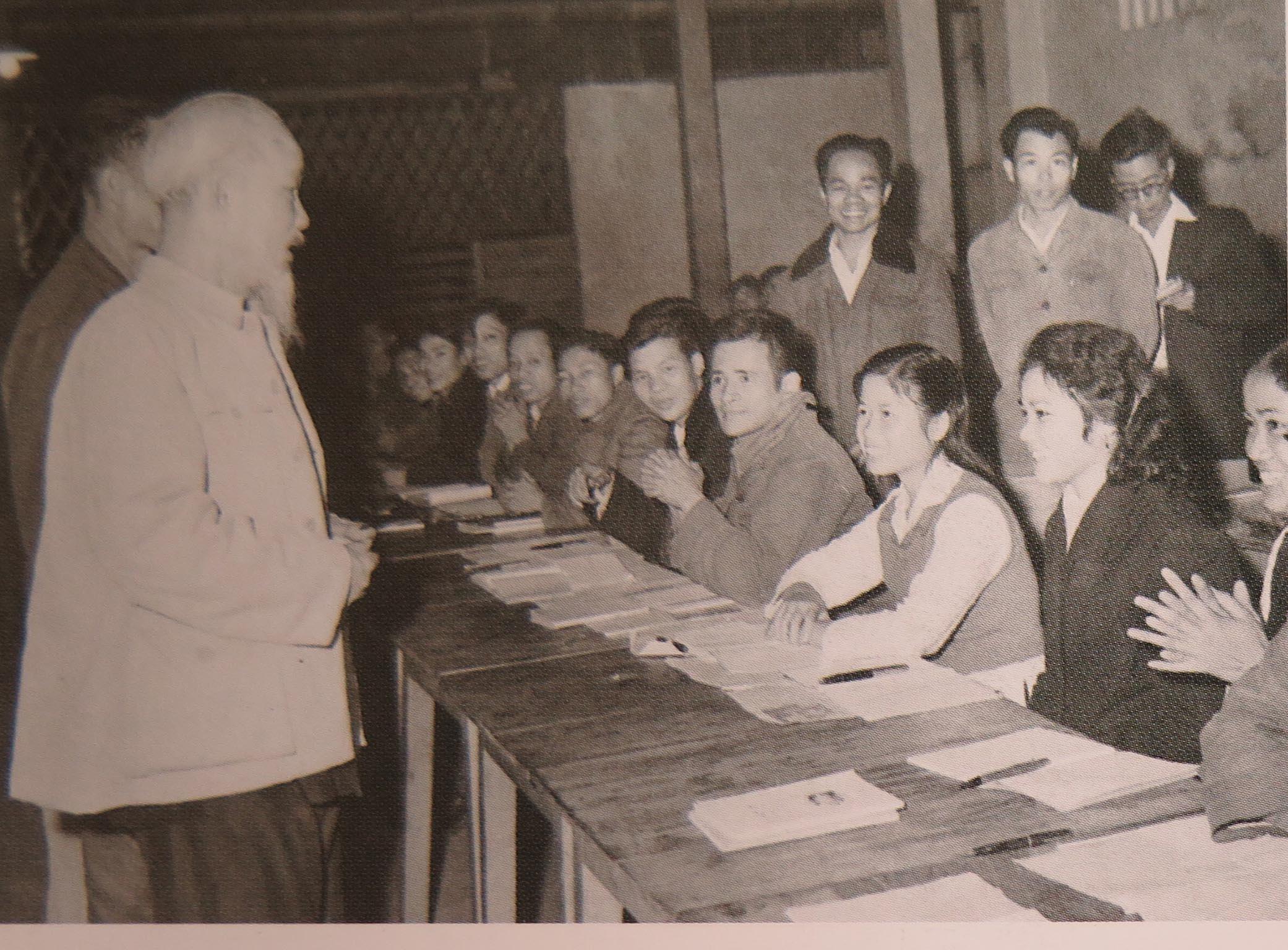 50 năm trước, Người căn dặn: “Nâng cao đạo đức cách mạng quét sạch chủ nghĩa cá nhân”

