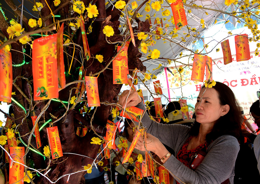 Người dân Đà Nẵng nô nức lễ chùa đầu năm