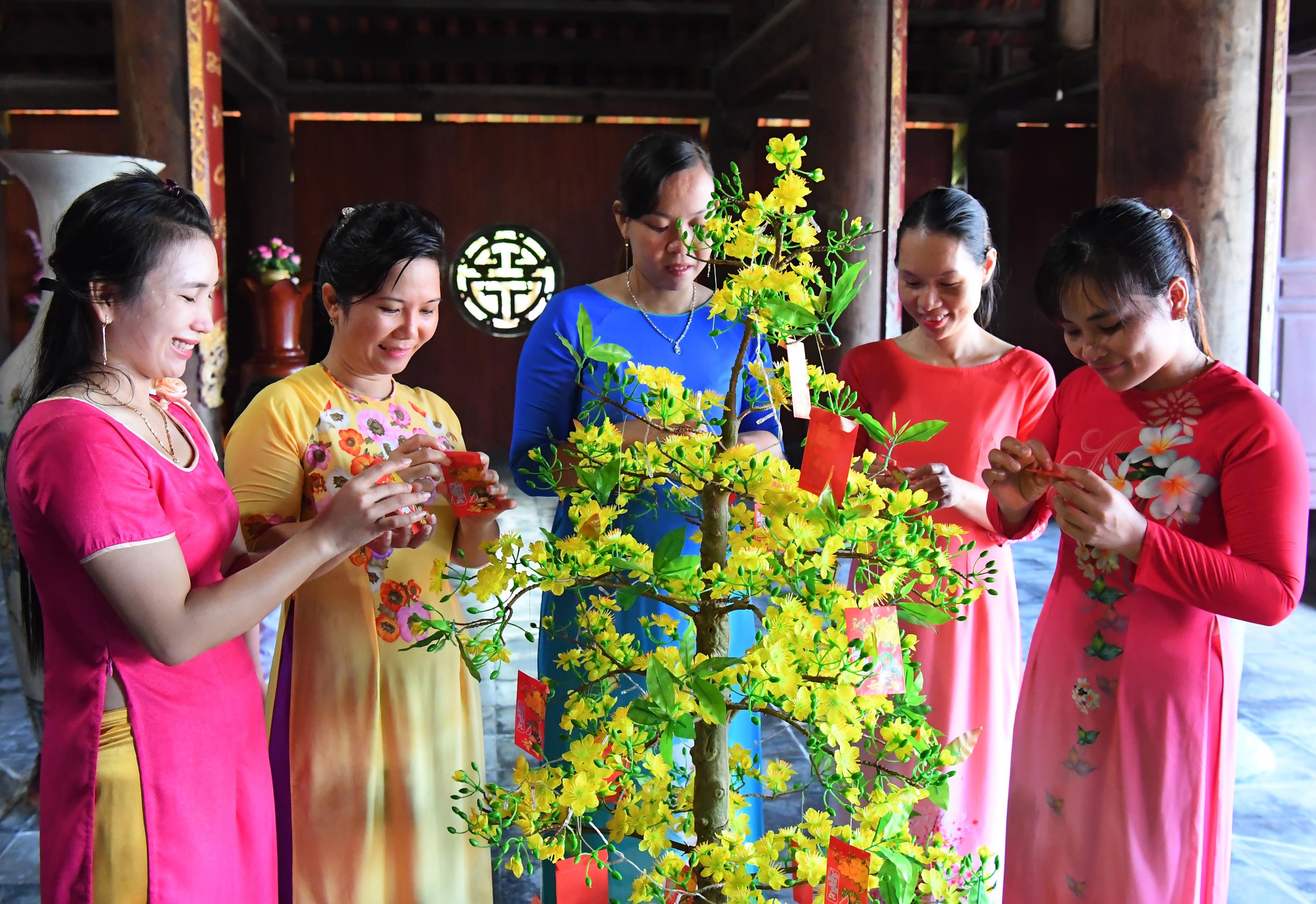 Lễ chùa đầu năm ở đảo Song Tử Tây