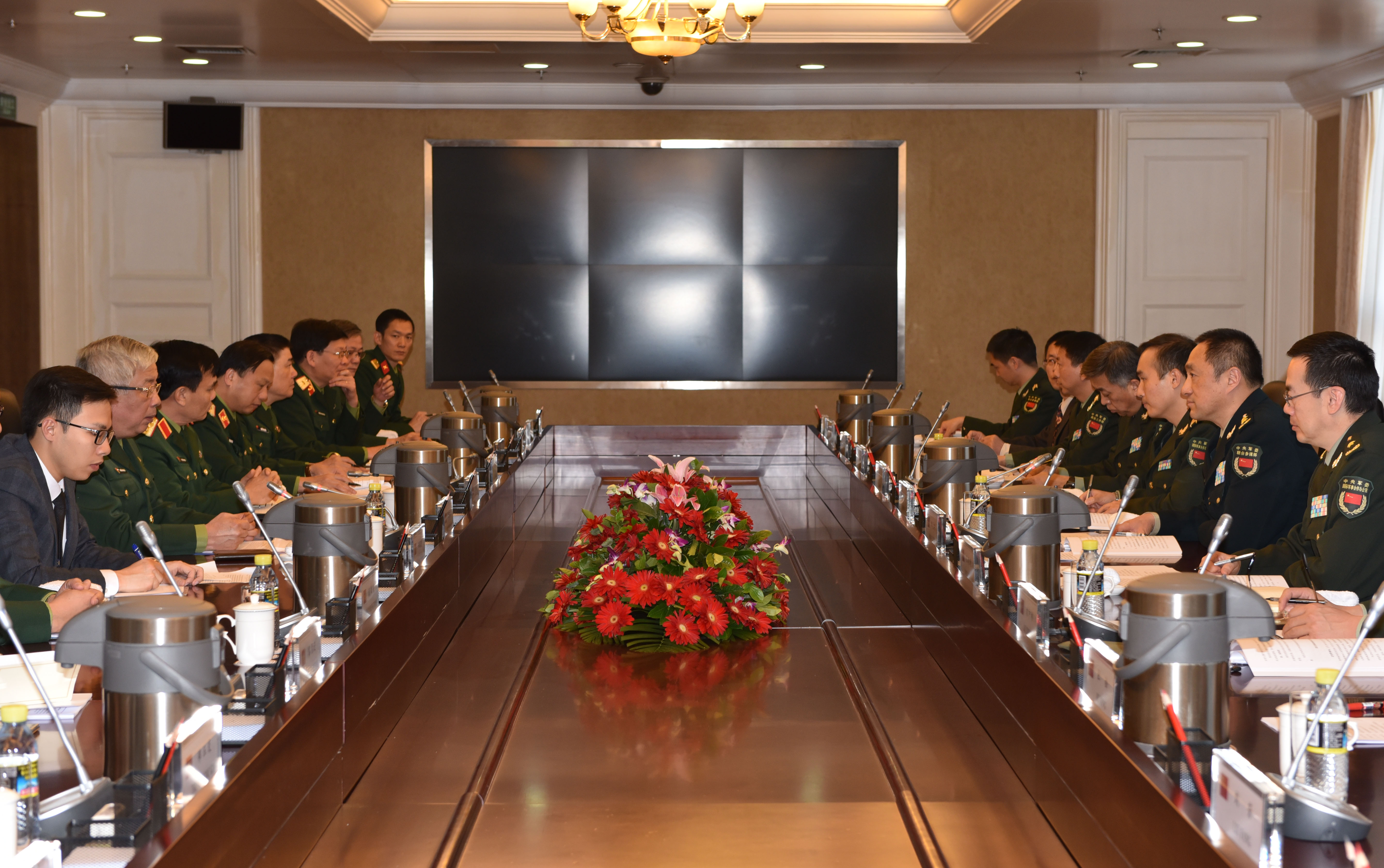 Không ngừng củng cố quan hệ hợp tác hữu nghị giữa quân đội Việt Nam và Trung Quốc

