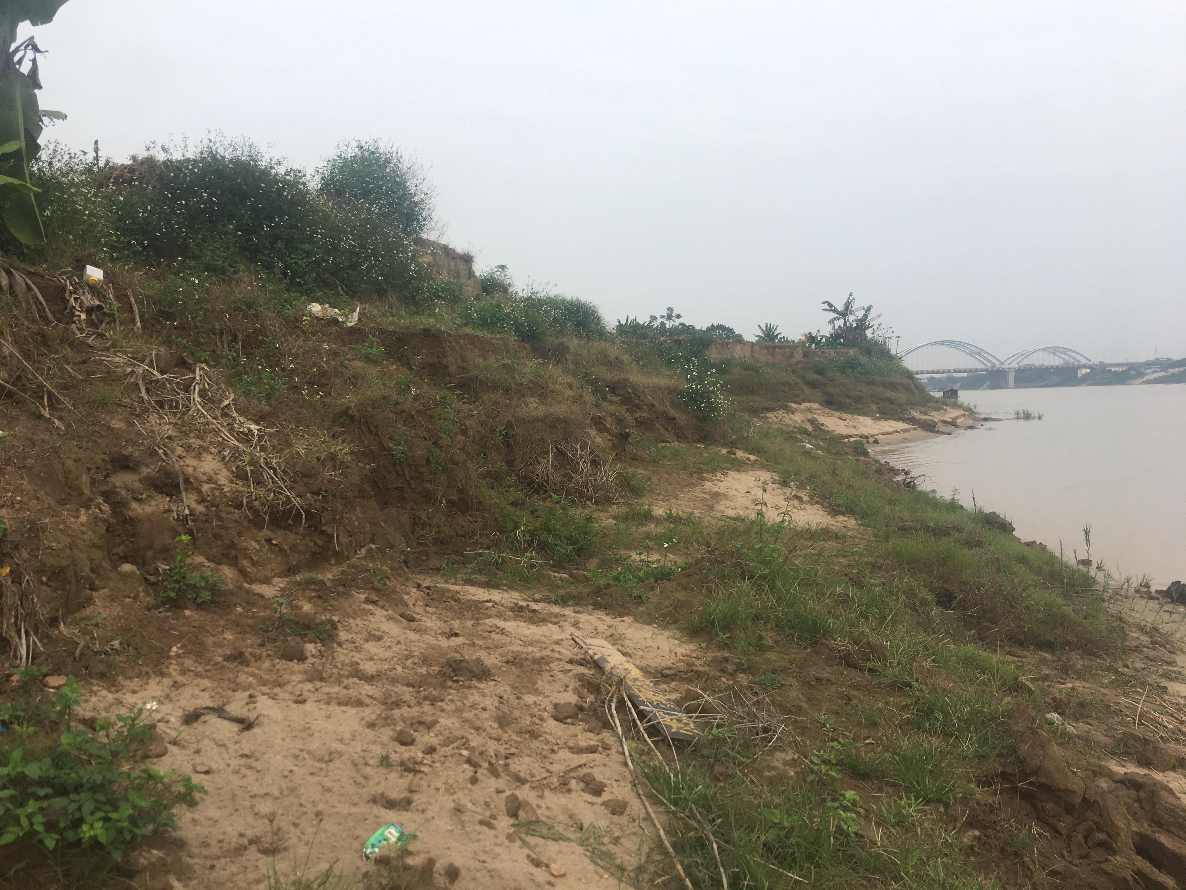Sạt lở nghiêm trọng do nạn hút cát trái phép