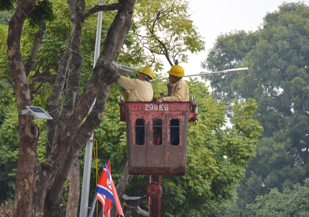 Trang bị hệ thống chiếu sáng cho đường phố.