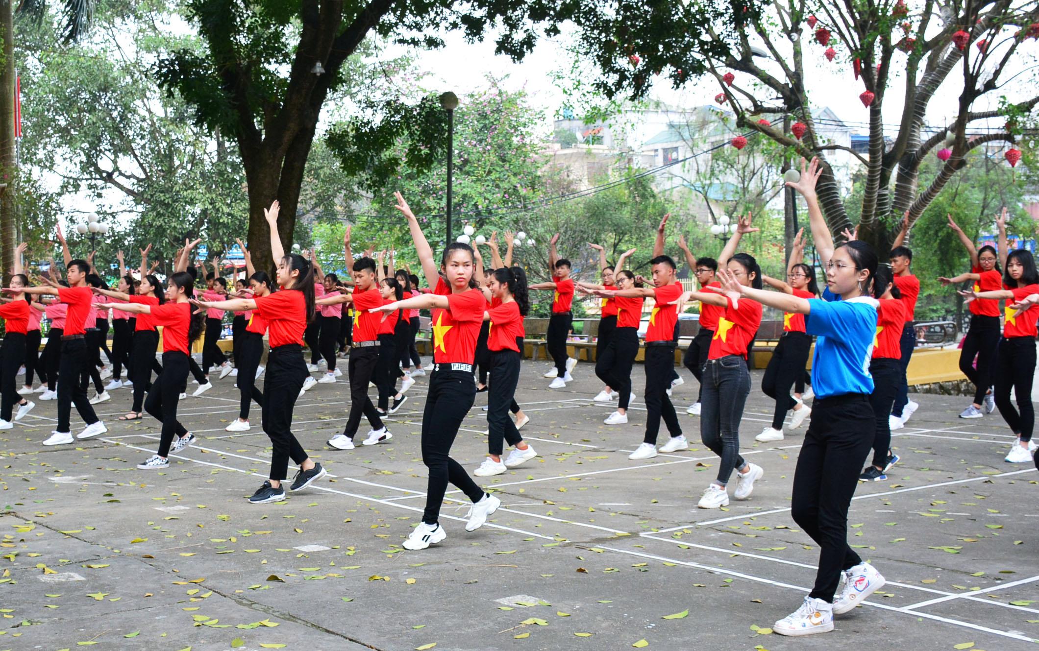 Từ hoạt động ngoài giờ đến kỹ năng sống của học sinh