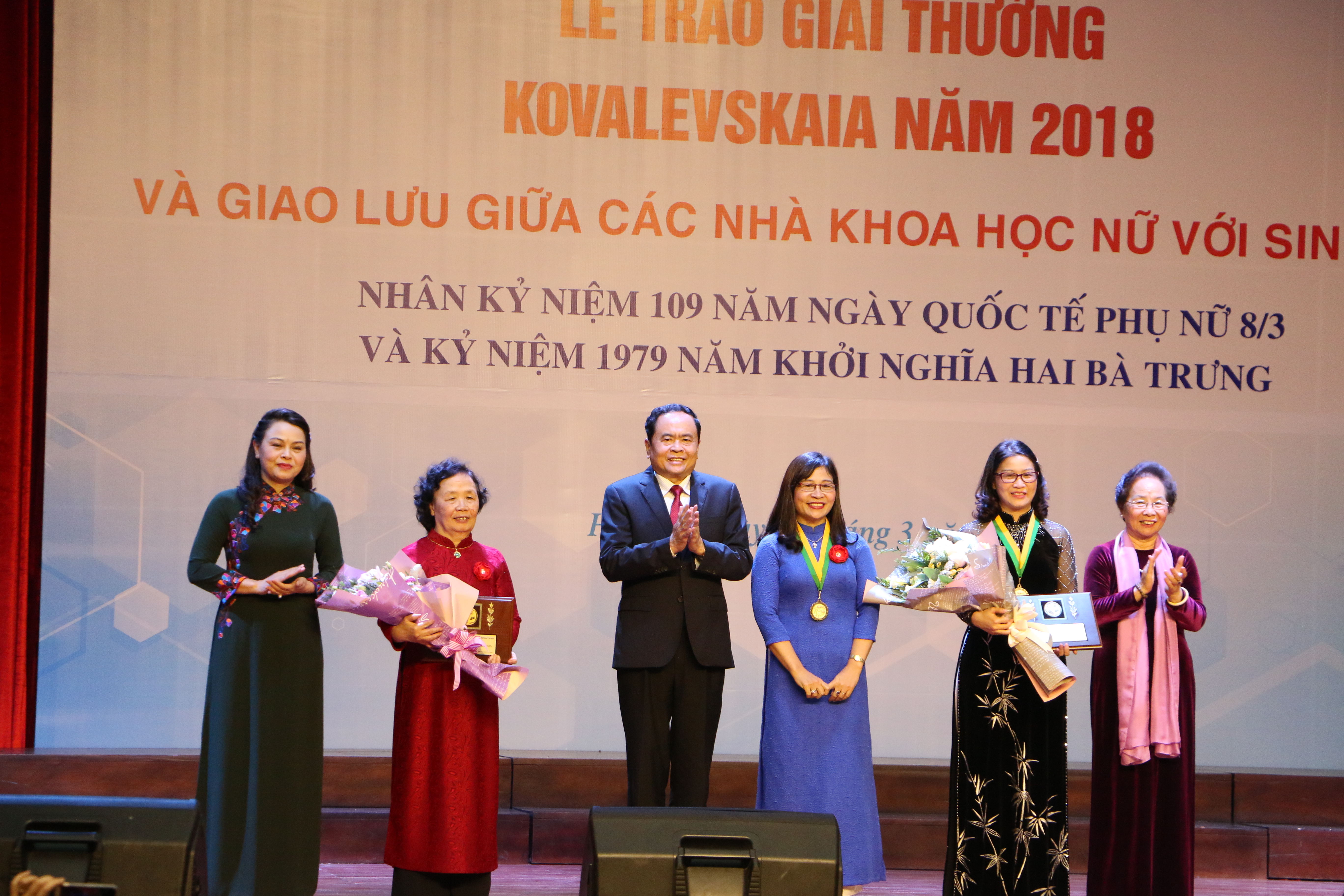 Vinh danh cống hiến của các nhà khoa học nữ