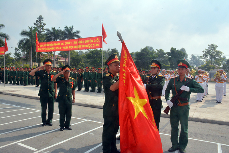 Sư đoàn 317 đón nhận Huân chương Bảo vệ Tổ quốc hạng Nhì