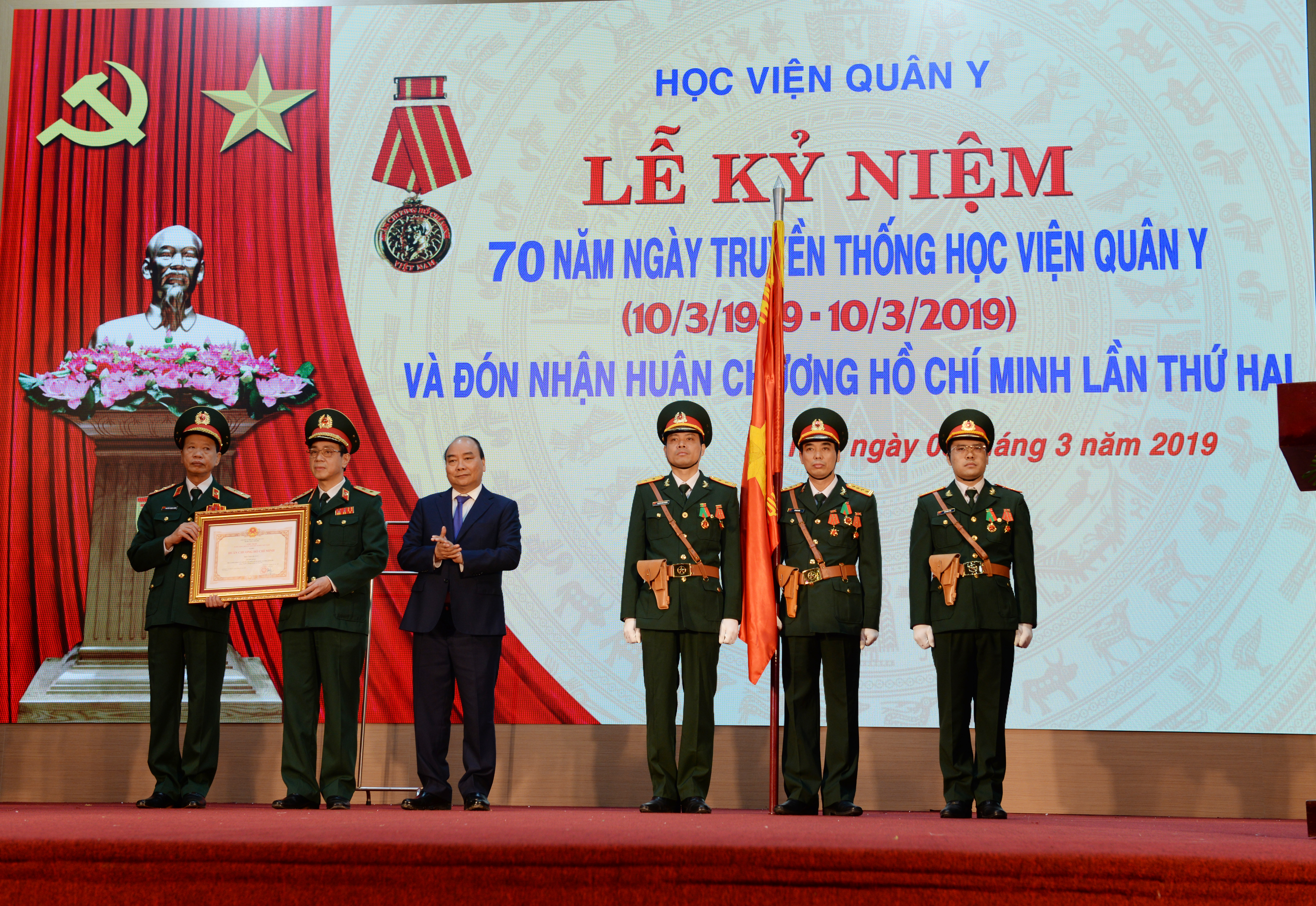 Thủ tướng Nguyễn Xuân Phúc dự Lễ kỷ niệm 70 năm Ngày truyền thống Học viện Quân y