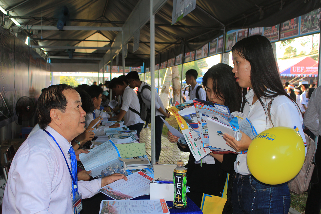 Nhiều học sinh quan tâm đến khối ngành quân sự