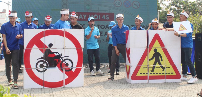 Hàng nghìn đoàn viên, thanh niên tham gia Ngày Hội lái xe an toàn