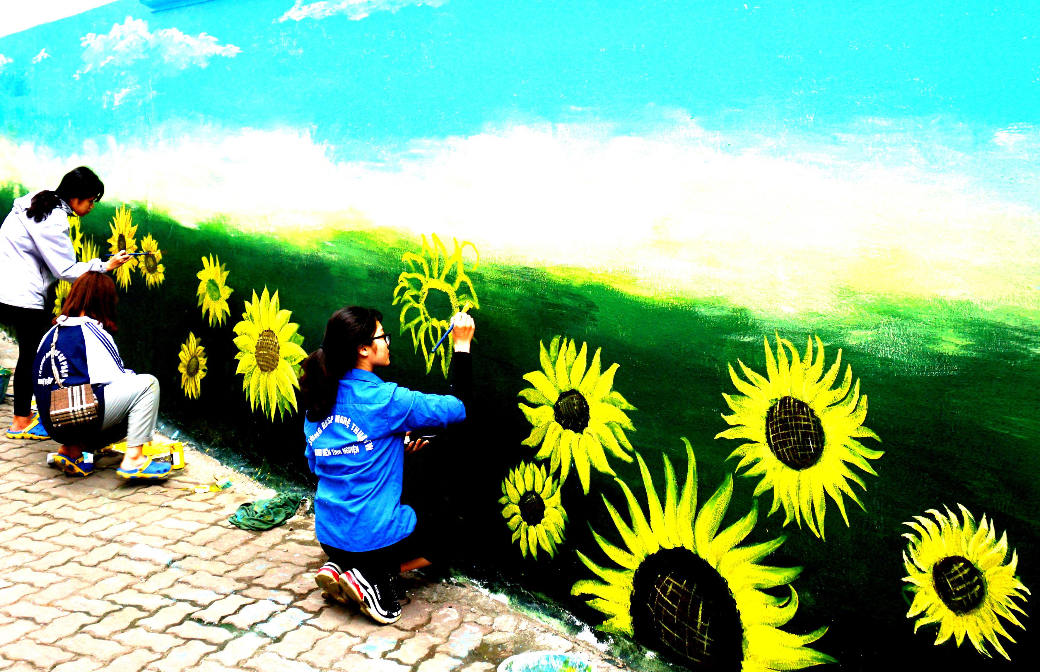 “Cánh đồng hoa” đầu ngõ