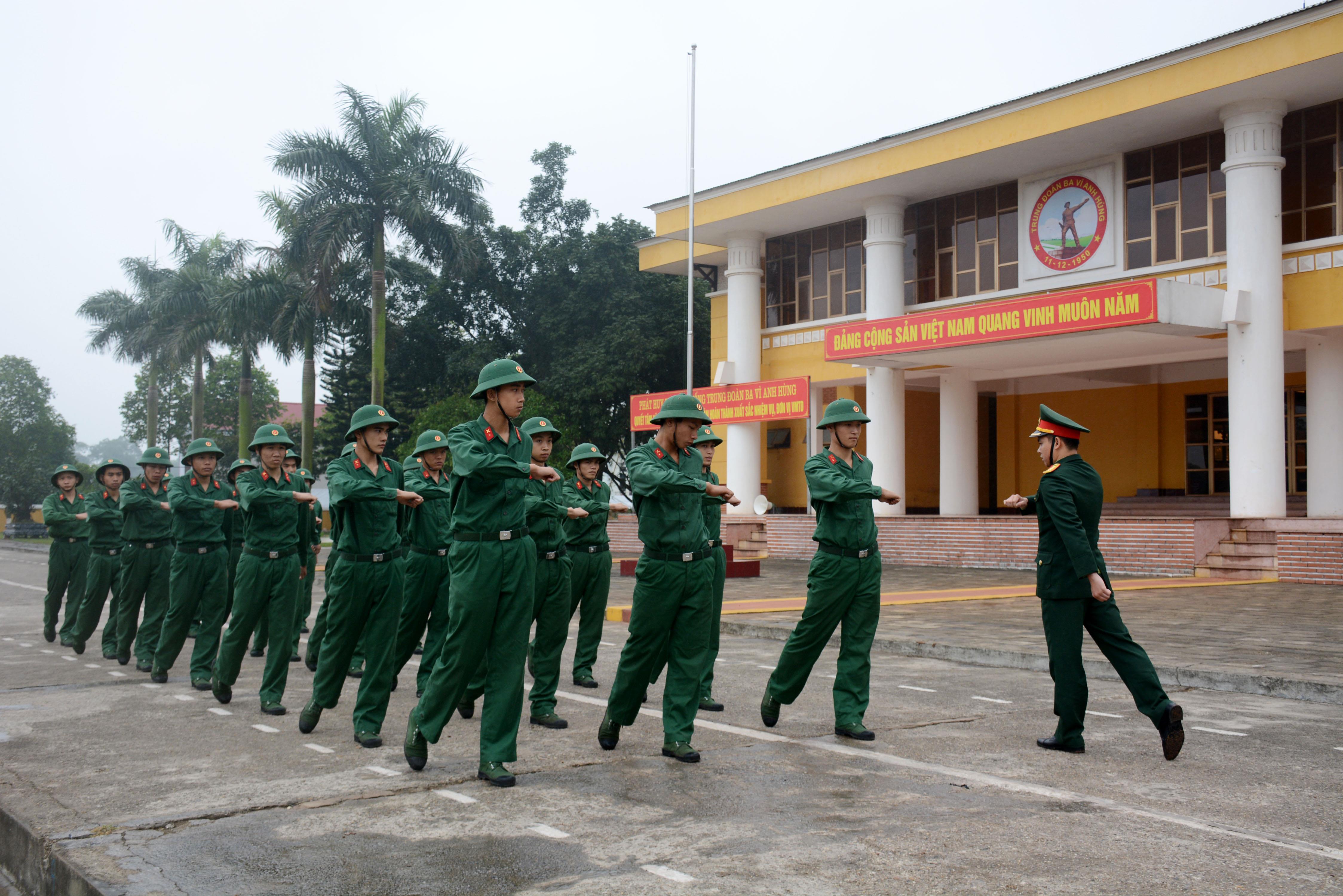 Bài 1: Trình độ cao, tình nguyện vào quân ngũ