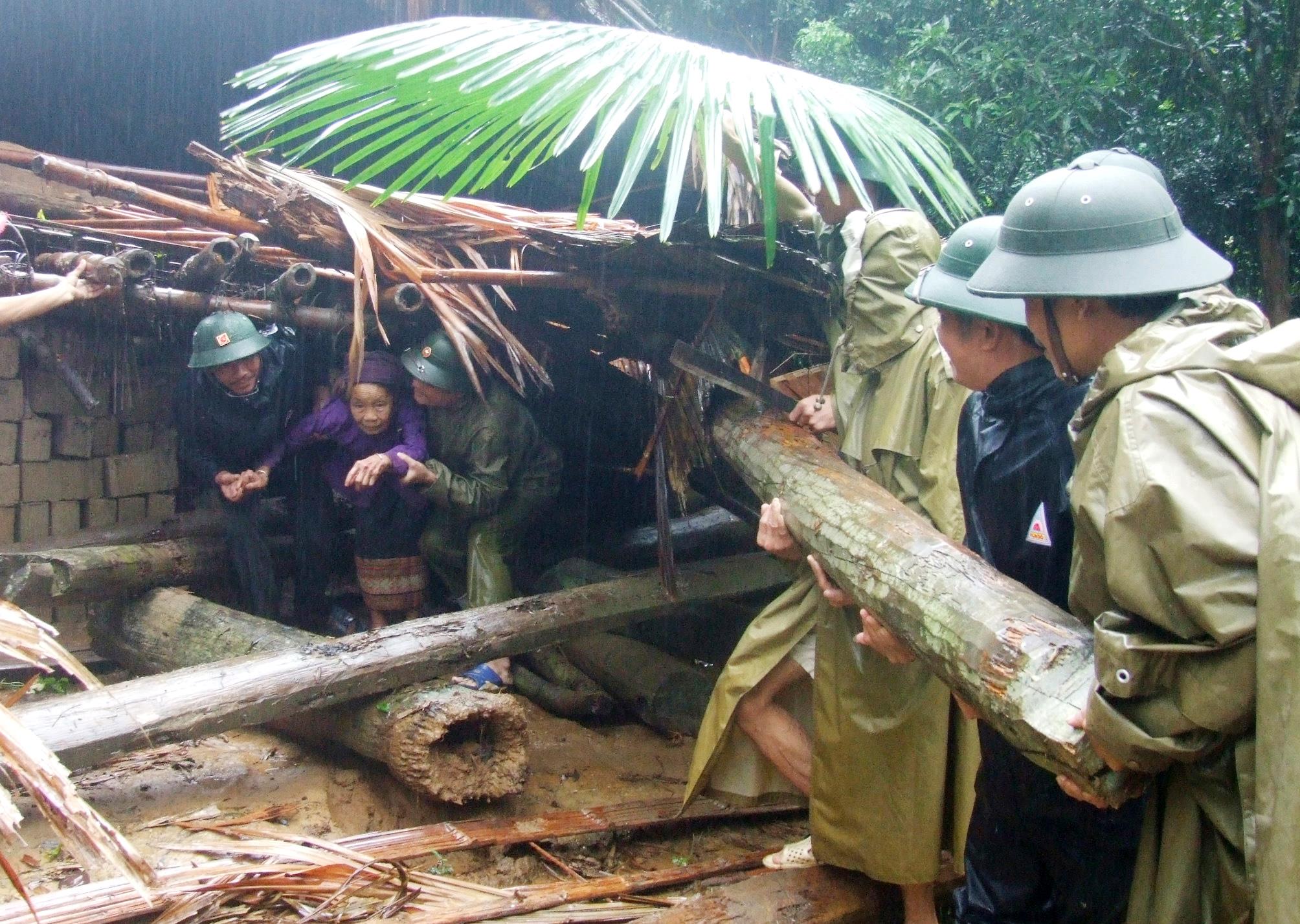 Dân quân tự vệ tham gia xây dựng cơ sở chính trị vững mạnh

