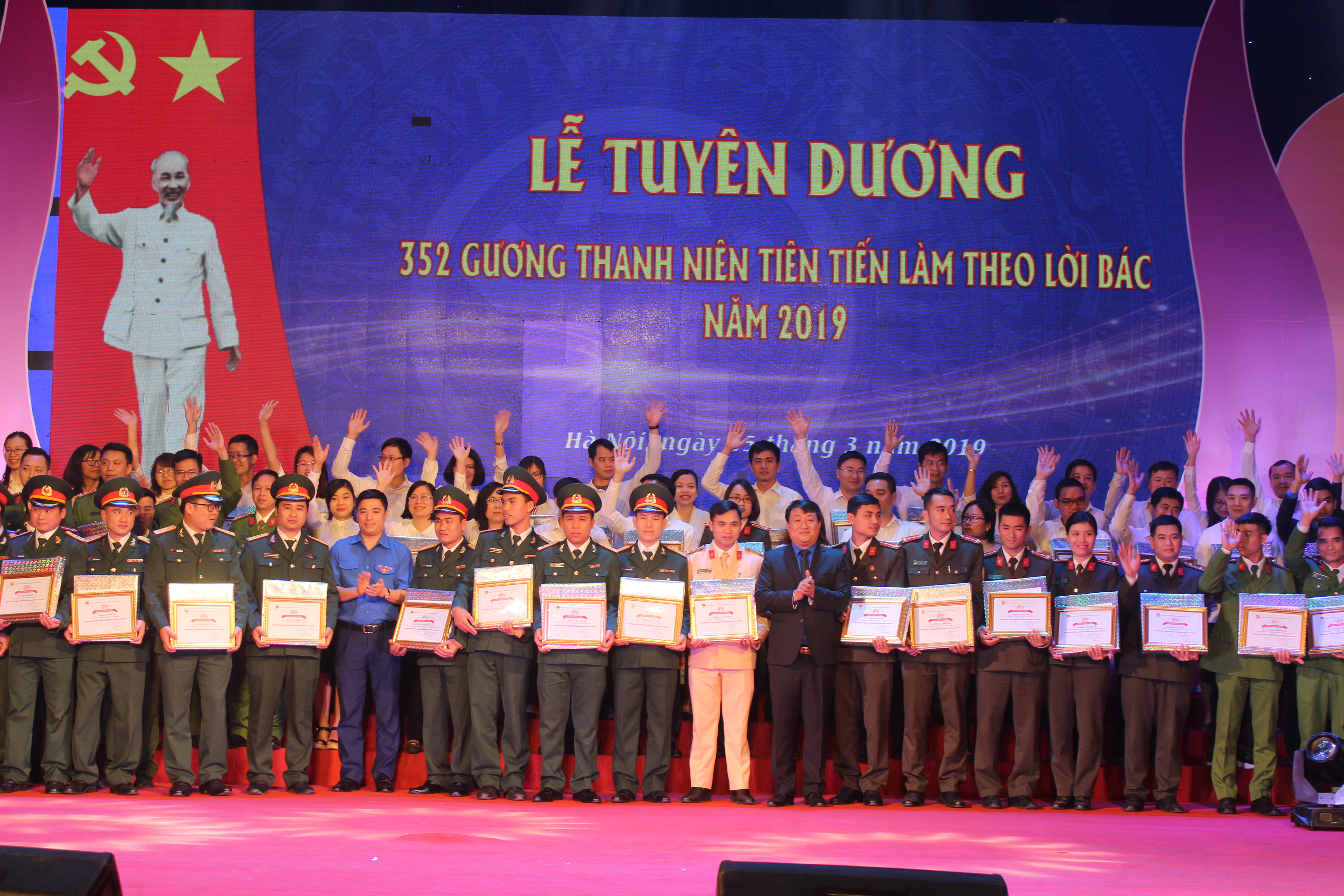 Tuyên dương thanh niên tiên tiến làm theo lời Bác 
