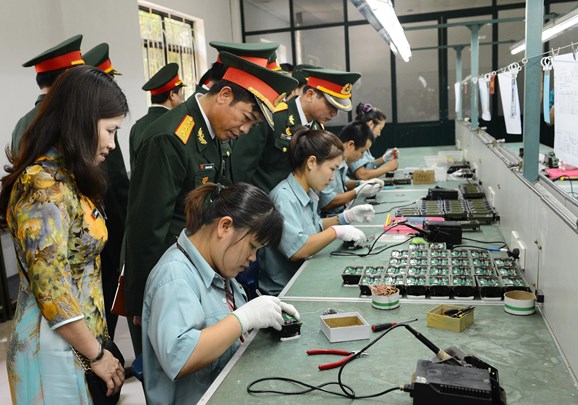 TUỔI TRẺ QUÂN ĐỘI TIẾN QUÂN VÀO KHOA HỌC VÀ CÔNG NGHỆ