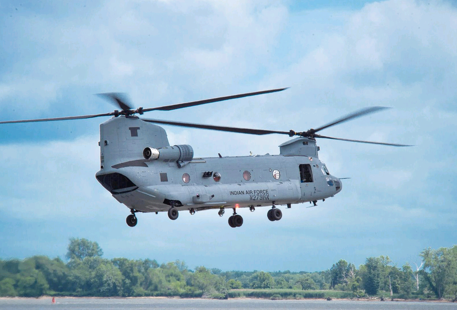 Ấn Độ đưa vào biên chế trực thăng hạng nặng Chinook