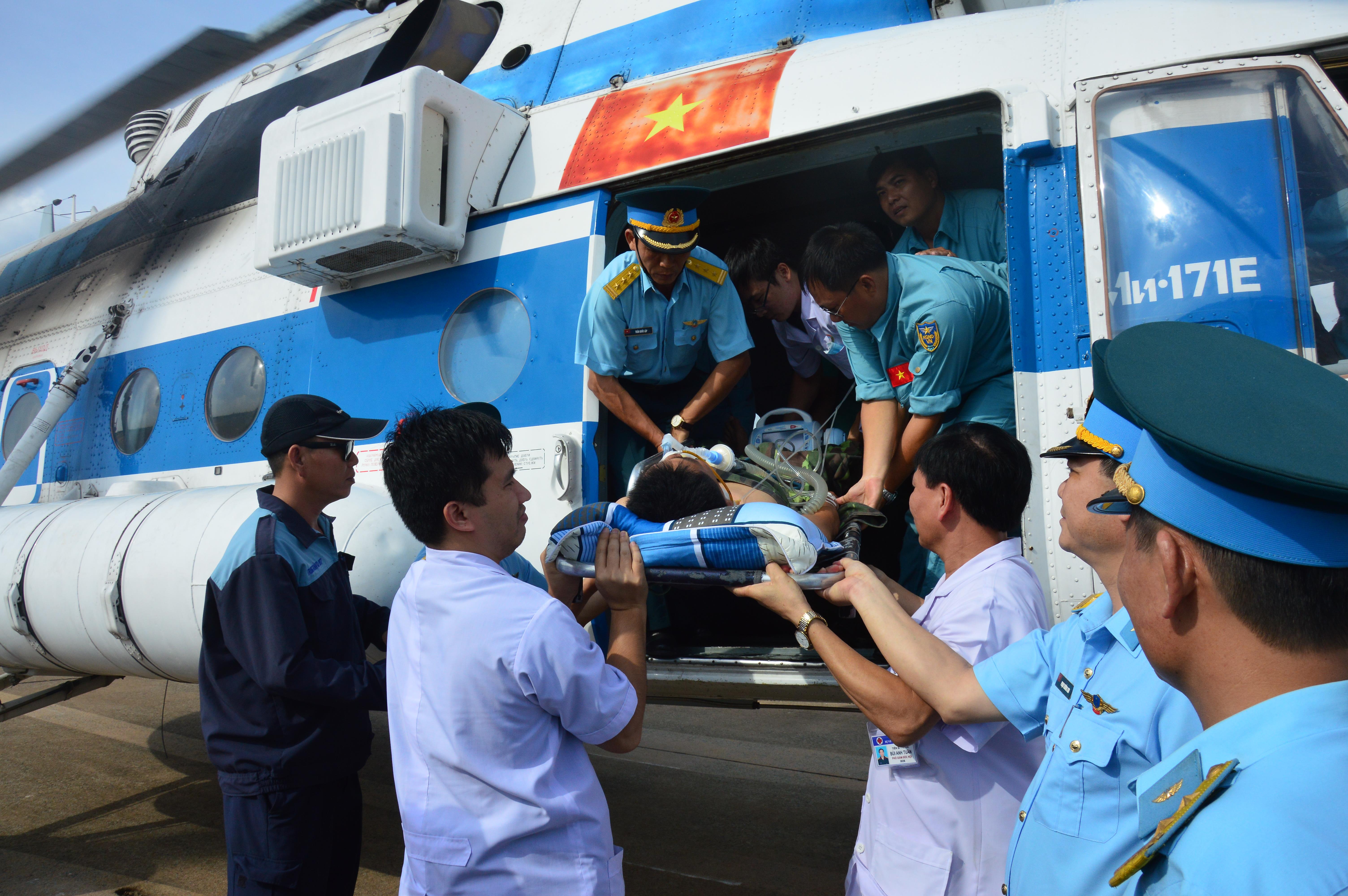 Sự sống sau những chuyến bay cấp cứu biển xa