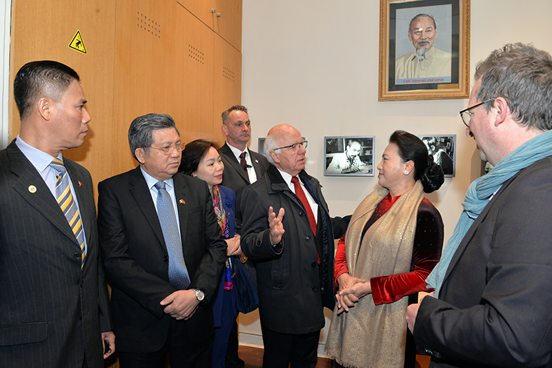 Chủ tịch Quốc hội Nguyễn Thị Kim Ngân thăm Không gian Hồ Chí Minh tại Montreuil, Pháp