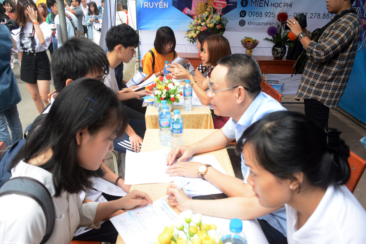 Hấp dẫn ngày hội Tư vấn tuyển sinh và hướng nghiệp tại Học viện Báo chí và Tuyên truyền