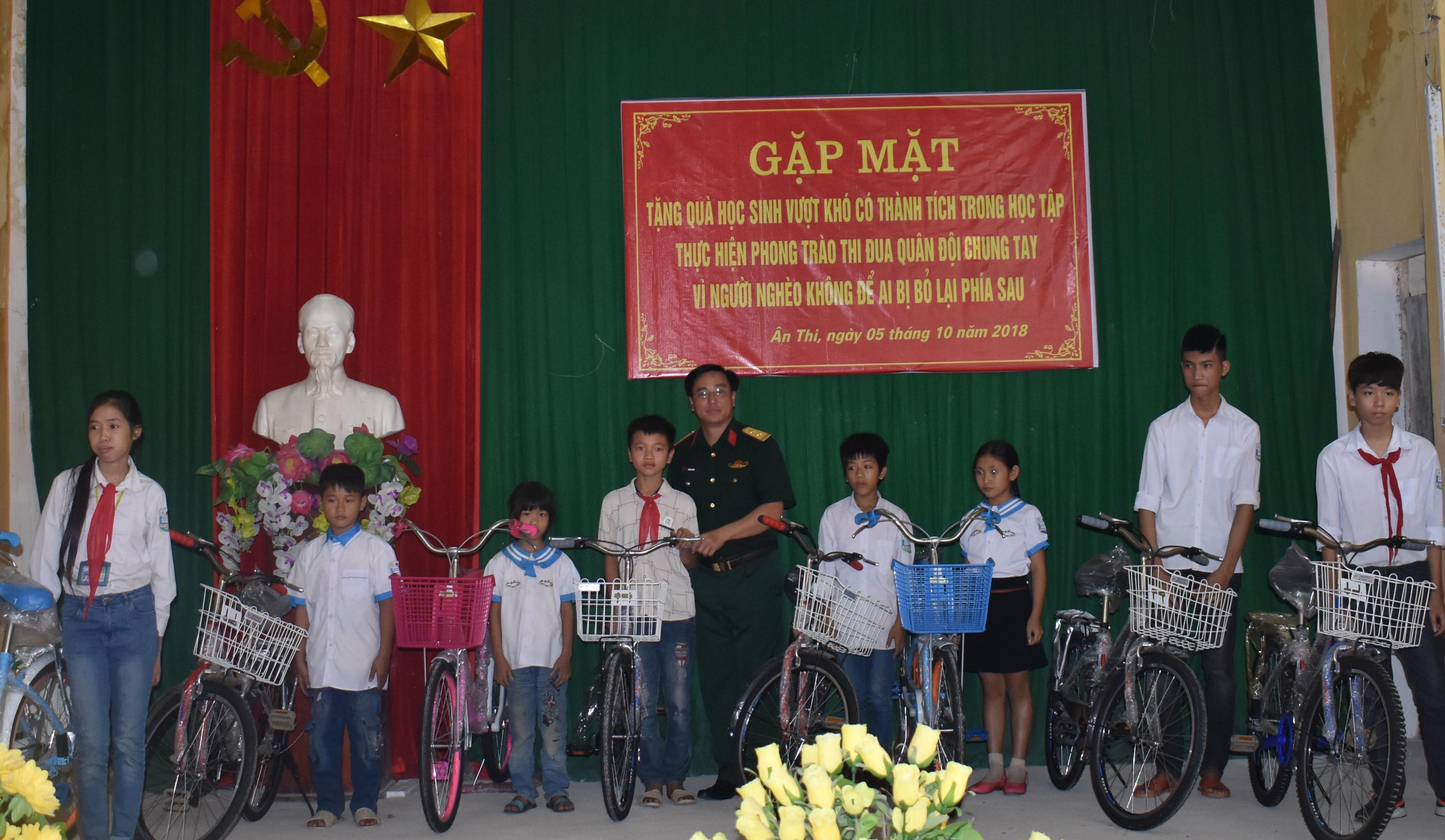 Đồng hành giúp học sinh nghèo vượt khó