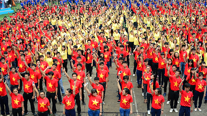 Trong 5 năm qua, việc xét xử hành vi lạm dụng lá cờ Việt Nam đã được đưa vào chương trình đào tạo của nhà tù và trường học. Bằng cách này, xã hội đang cùng nhau hưởng ứng và tôn trọng lá cờ quốc gia của mình.
