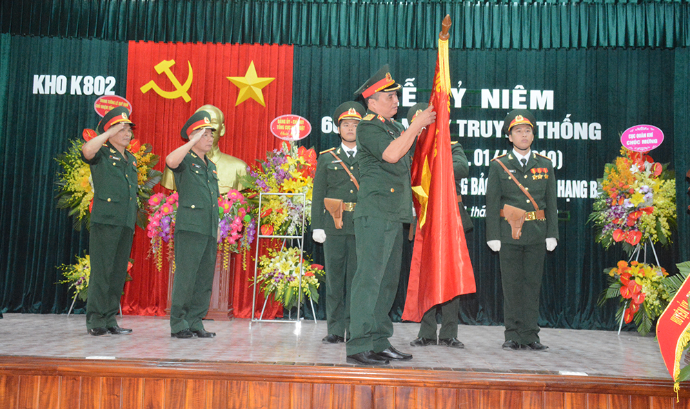 Kho K802 đón nhận Huân chương Bảo vệ Tổ quốc hạng Ba