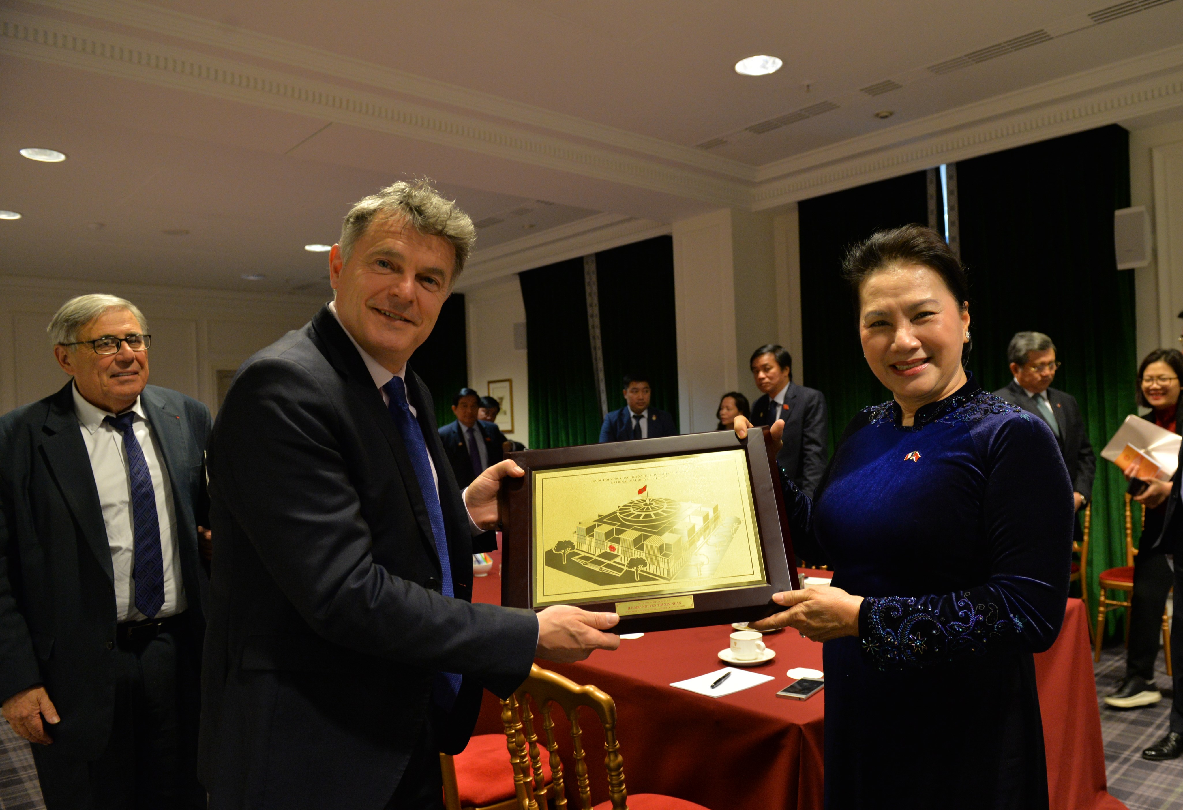 Thúc đẩy hợp tác nhiều mặt giữa Việt Nam và Pháp

