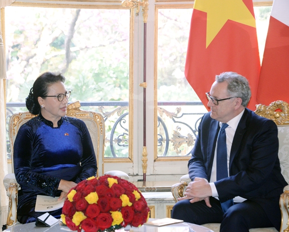 Chủ tịch Quốc hội Nguyễn Thị Kim Ngân hội đàm với Chủ tịch Hạ viện Pháp Richard Farrand