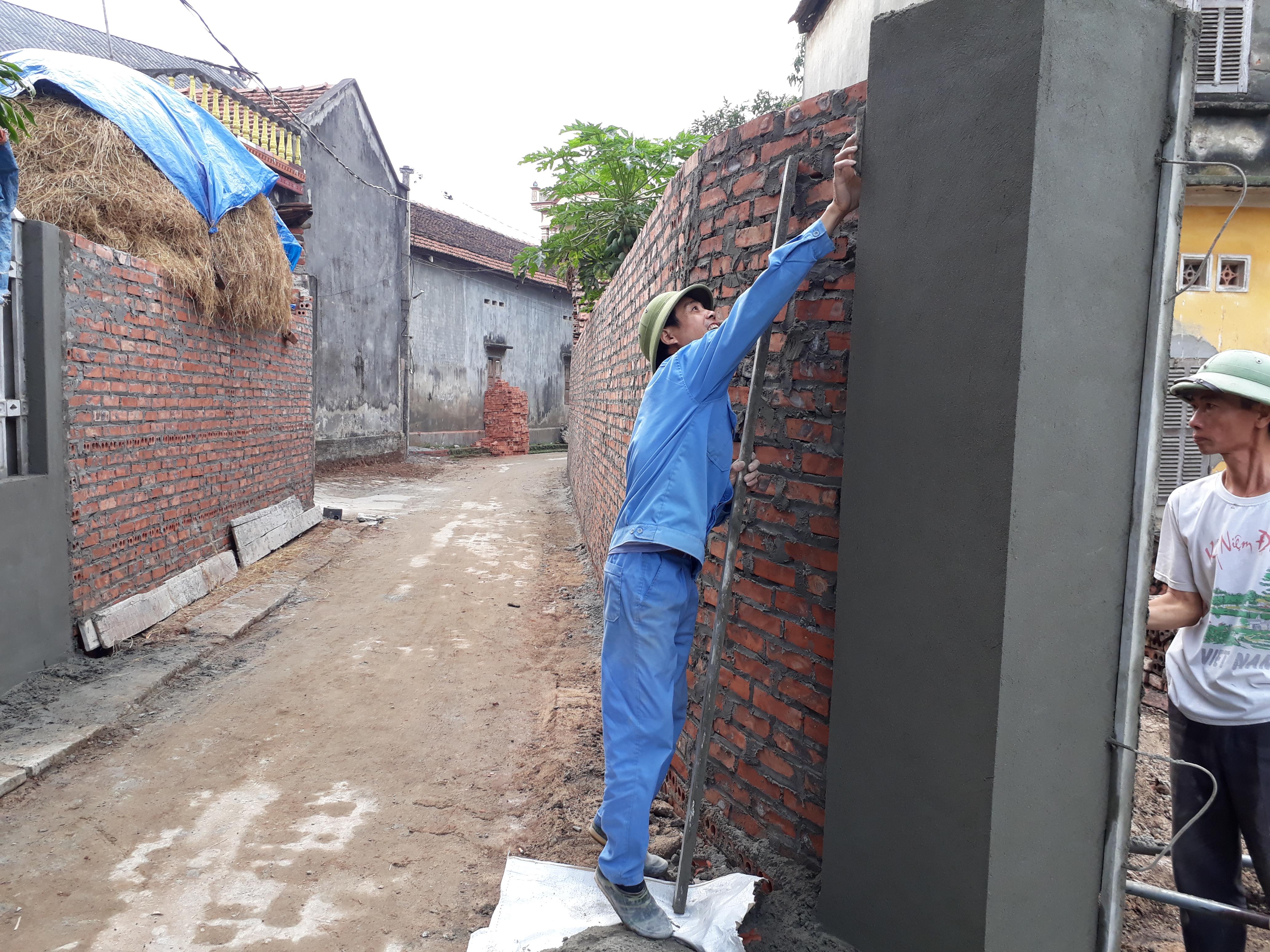 Dỡ tường, hiến đất mở đường