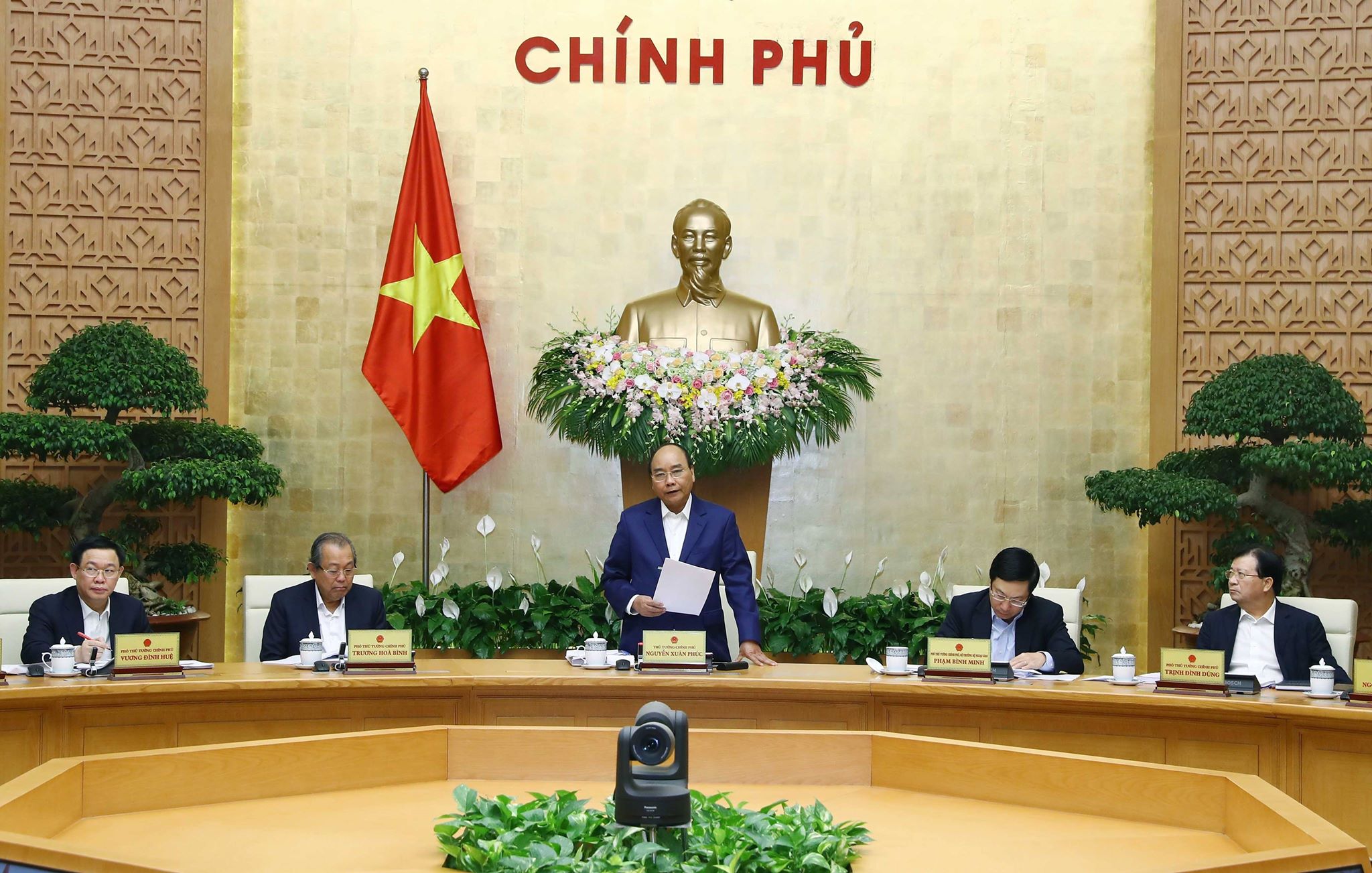  Bảo đảm mục tiêu tăng trưởng, giải quyết toàn diện các vấn đề xã hội