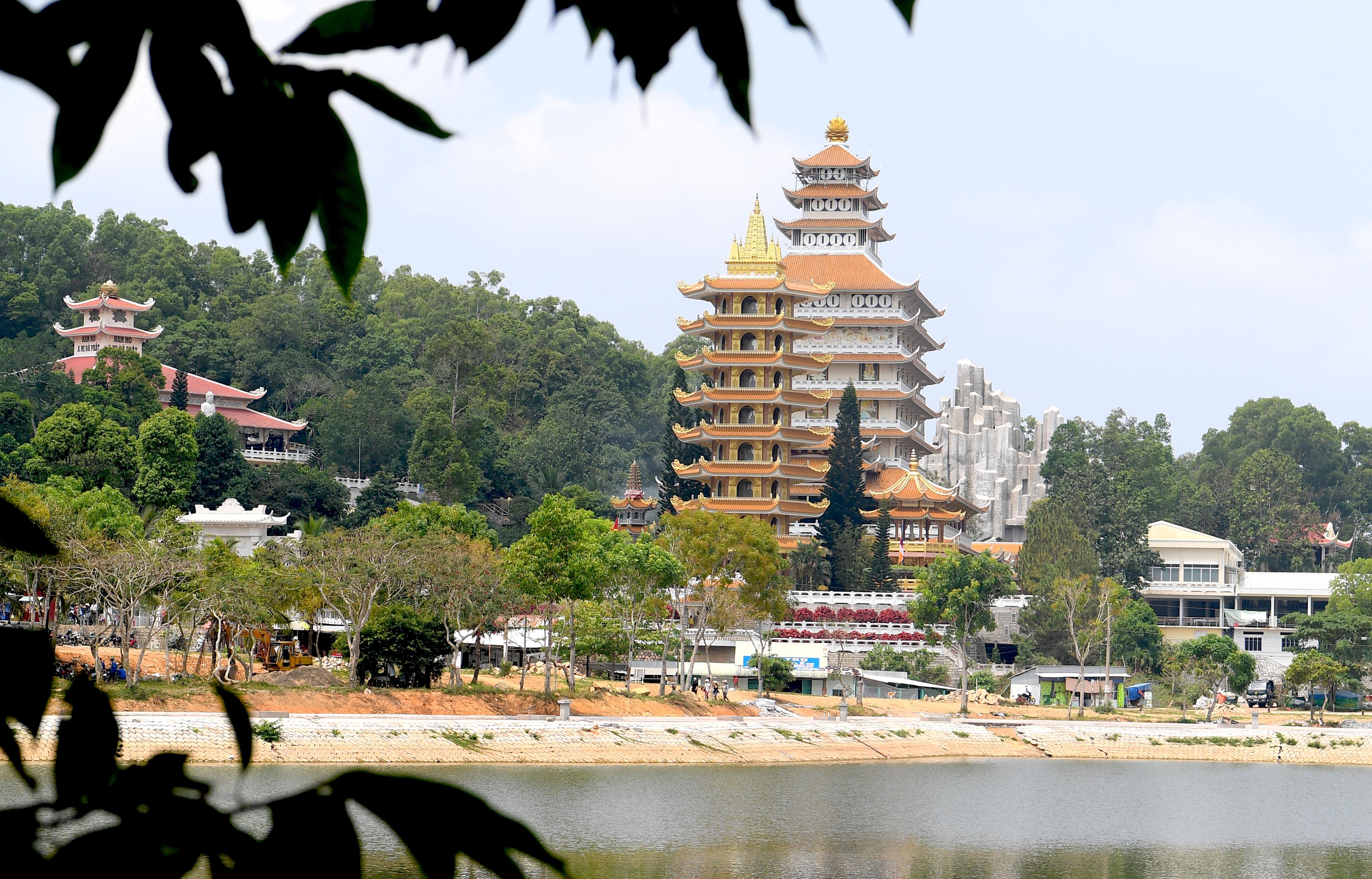 Về An Giang, khám phá Thiên Cấm Sơn