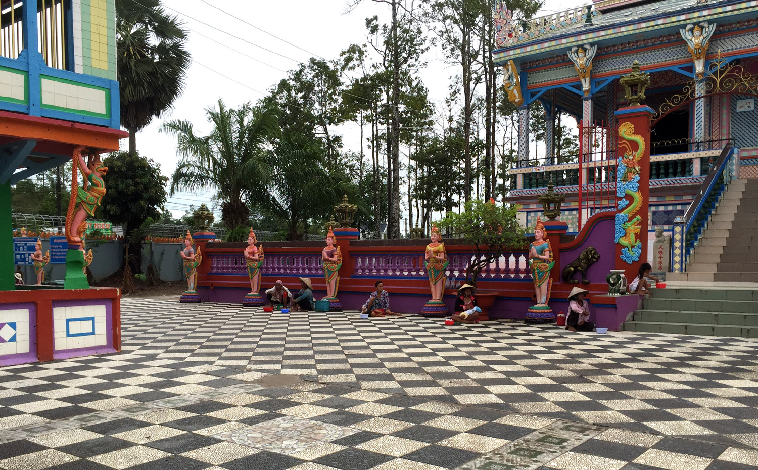 Thông tin từ đường dây nóng