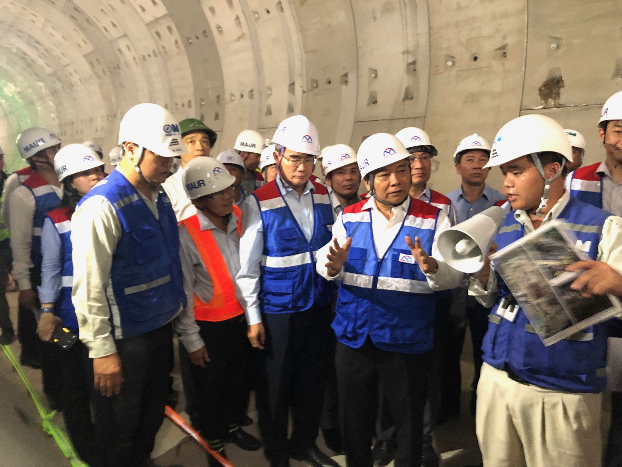 Thủ tướng Chính phủ Nguyễn Xuân Phúc thăm, kiểm tra công trình thi công tuyến Metro số 1 