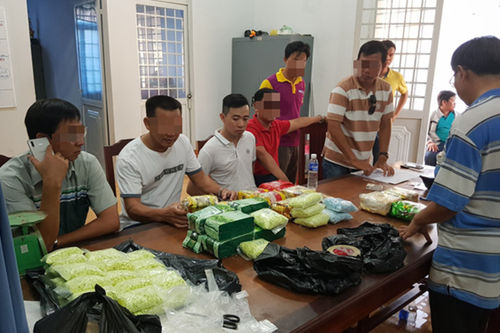 Bắt 2 đối tượng vận chuyển 26,6kg ma túy từ Campuchia về Việt Nam