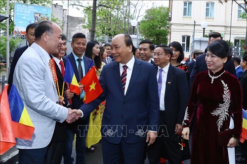Thủ tướng Nguyễn Xuân Phúc gặp mặt cán bộ, nhân viên Đại sứ quán và cộng đồng kiều bào Việt Nam tại Romania