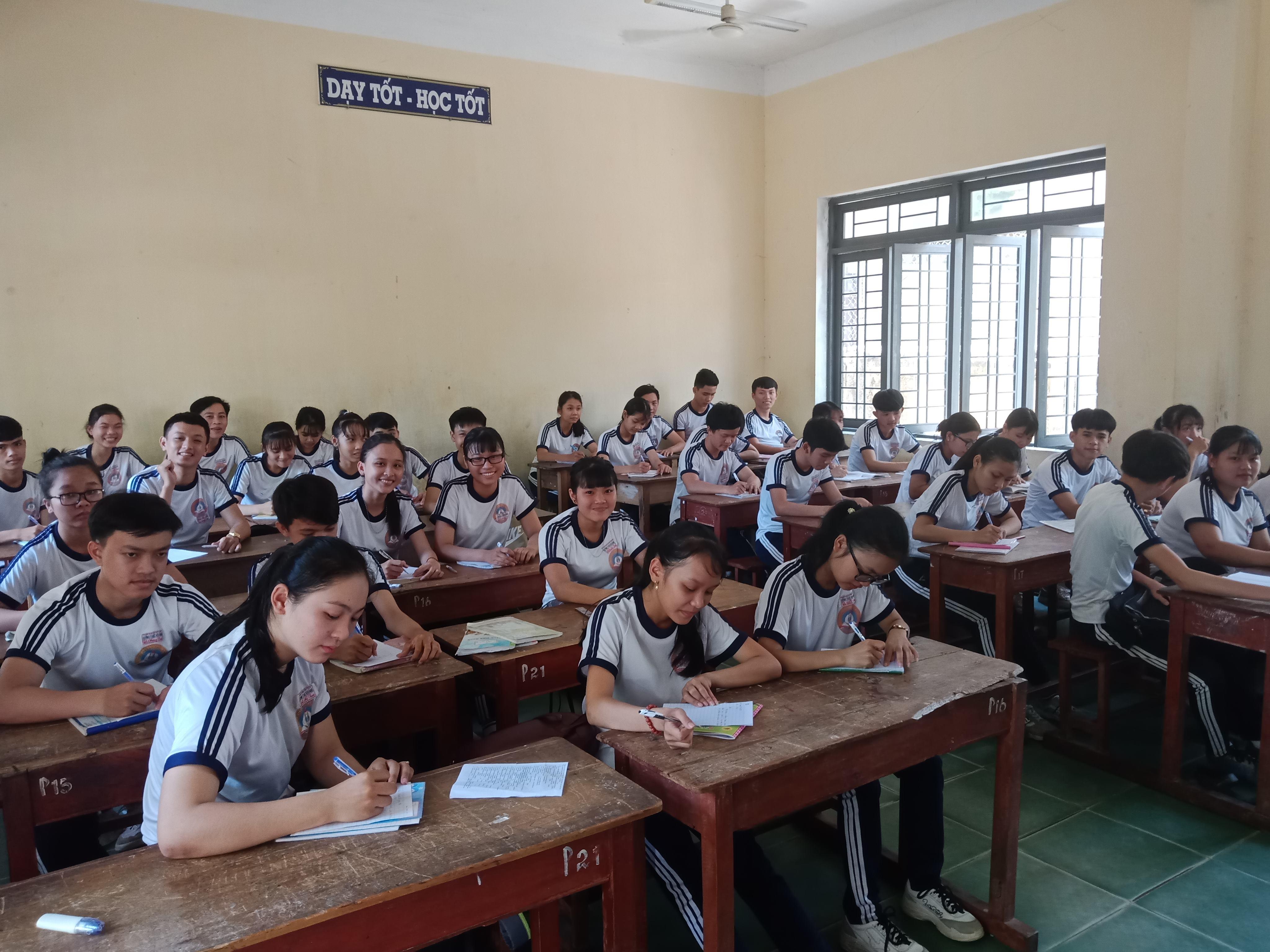 Làm gì để hạn chế tình trạng bạo lực học đường?