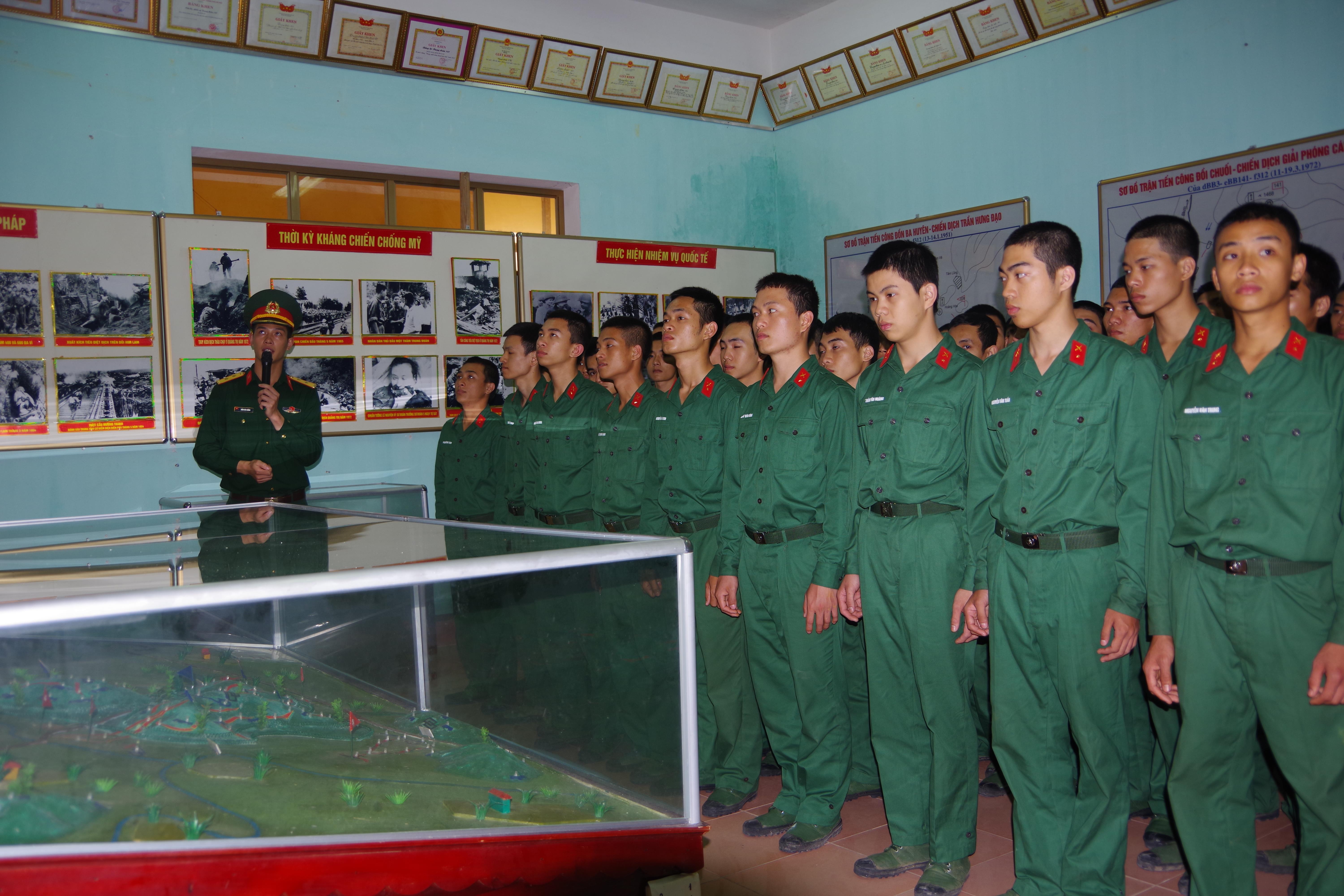 Bồi đắp truyền thống tốt đẹp của đơn vị cho bộ đội