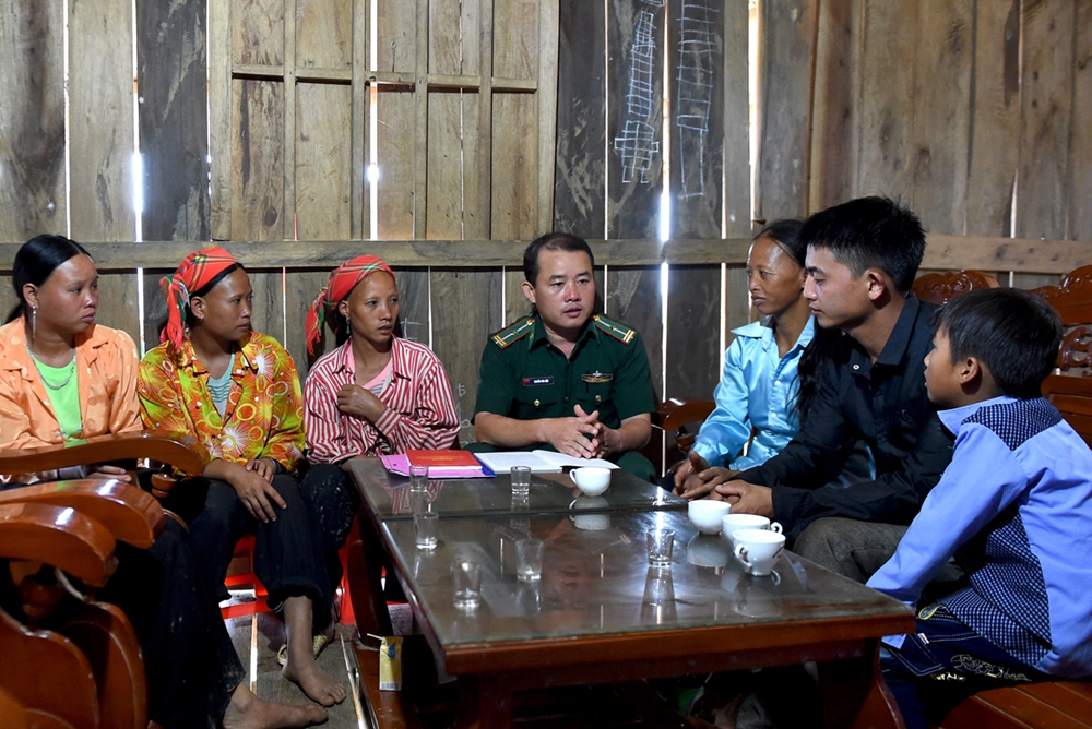 Tuyên truyền, vận động đồng bào thực hiện tốt chương trình mục tiêu quốc gia về xây dựng nông thôn mới.