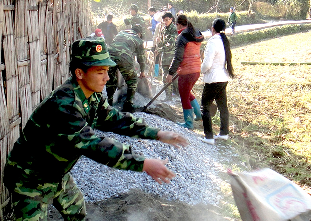 Hầu hết các con đường liên thôn ở các xã vùng biên đã được bê tông hóa.