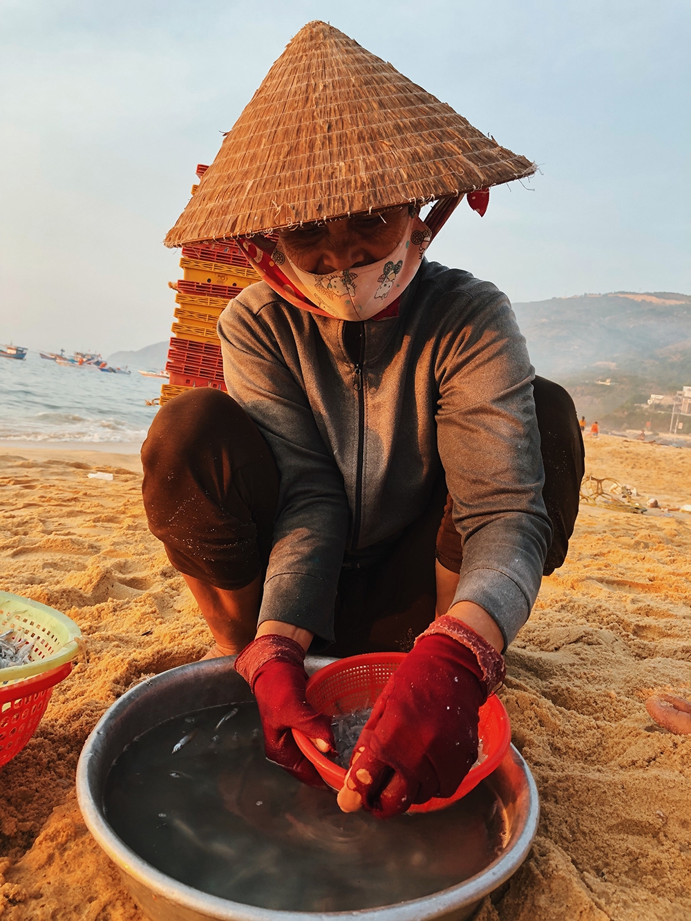 Hải sản tươi sống được sơ chế ngay tại chỗ