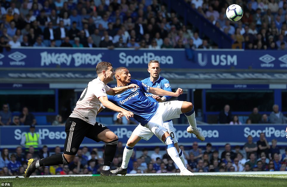 Man Utd thảm bại 0-4 trước Everton