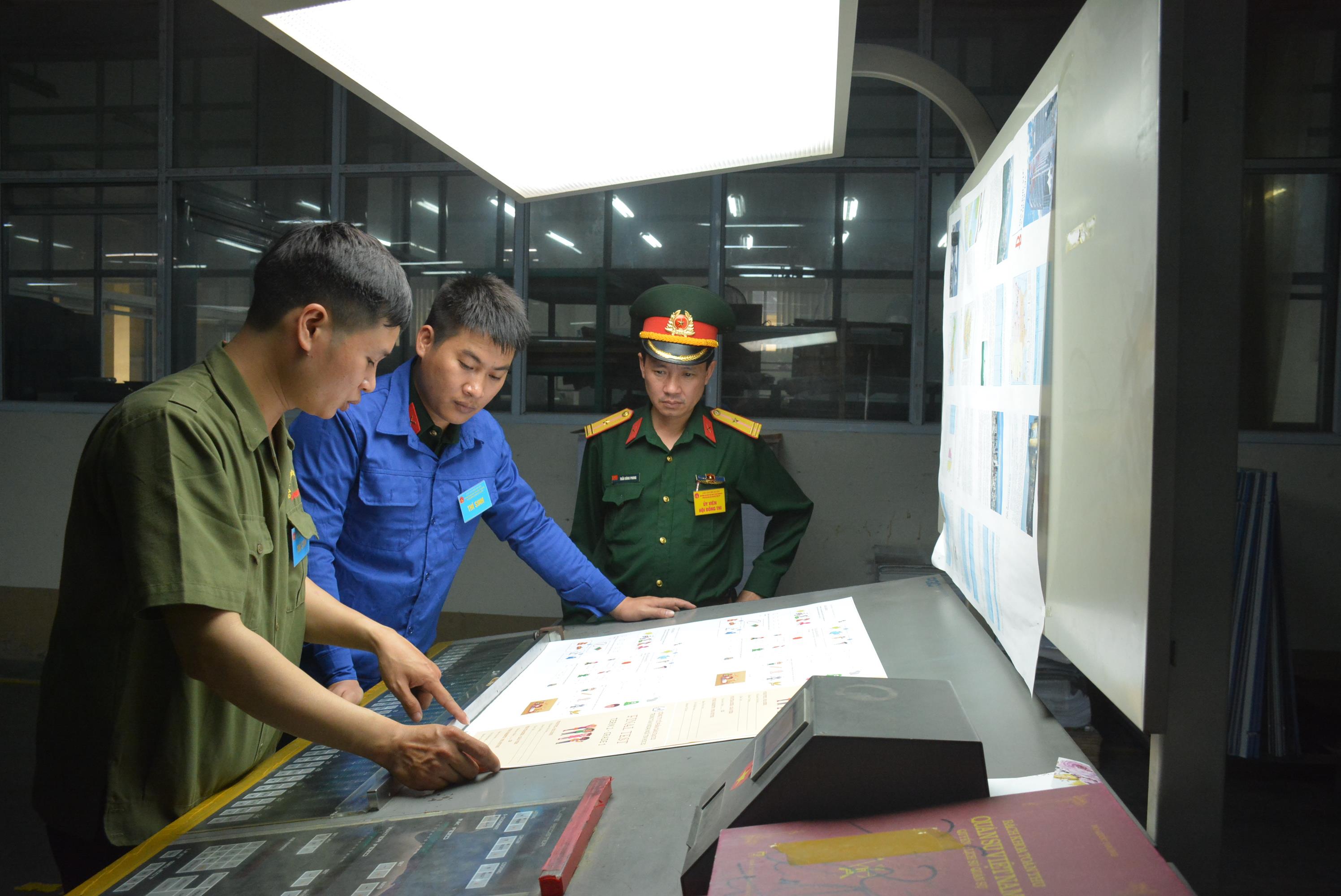 Lính thợ ngành in đua tài