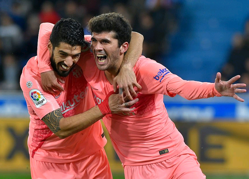 Thắng Alaves, Barca tiệm cận ngôi vương La Liga