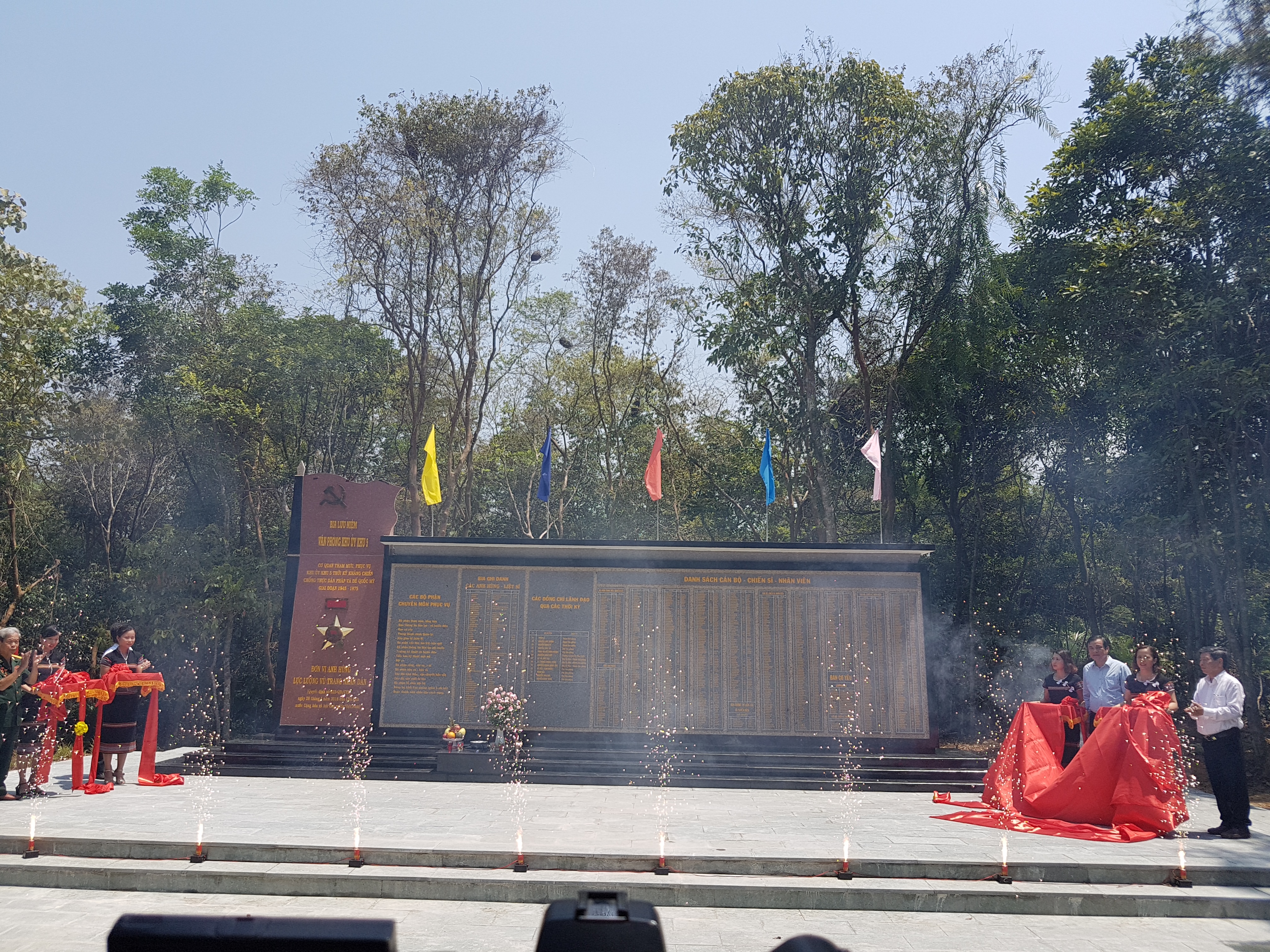 Khánh thành Bia lưu niệm Văn phòng Khu ủy Khu 5