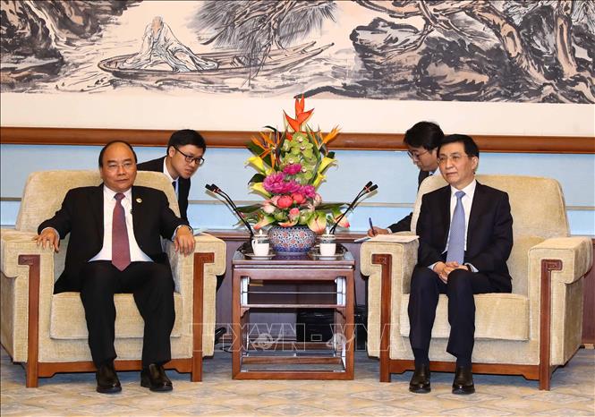 Thủ tướng Nguyễn Xuân Phúc hội kiến với đồng chí Vương Hộ Ninh