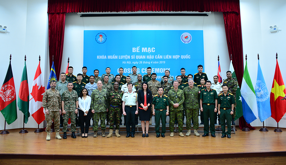 Bế giảng Khóa huấn luyện sĩ quan hậu cần Liên hợp quốc 