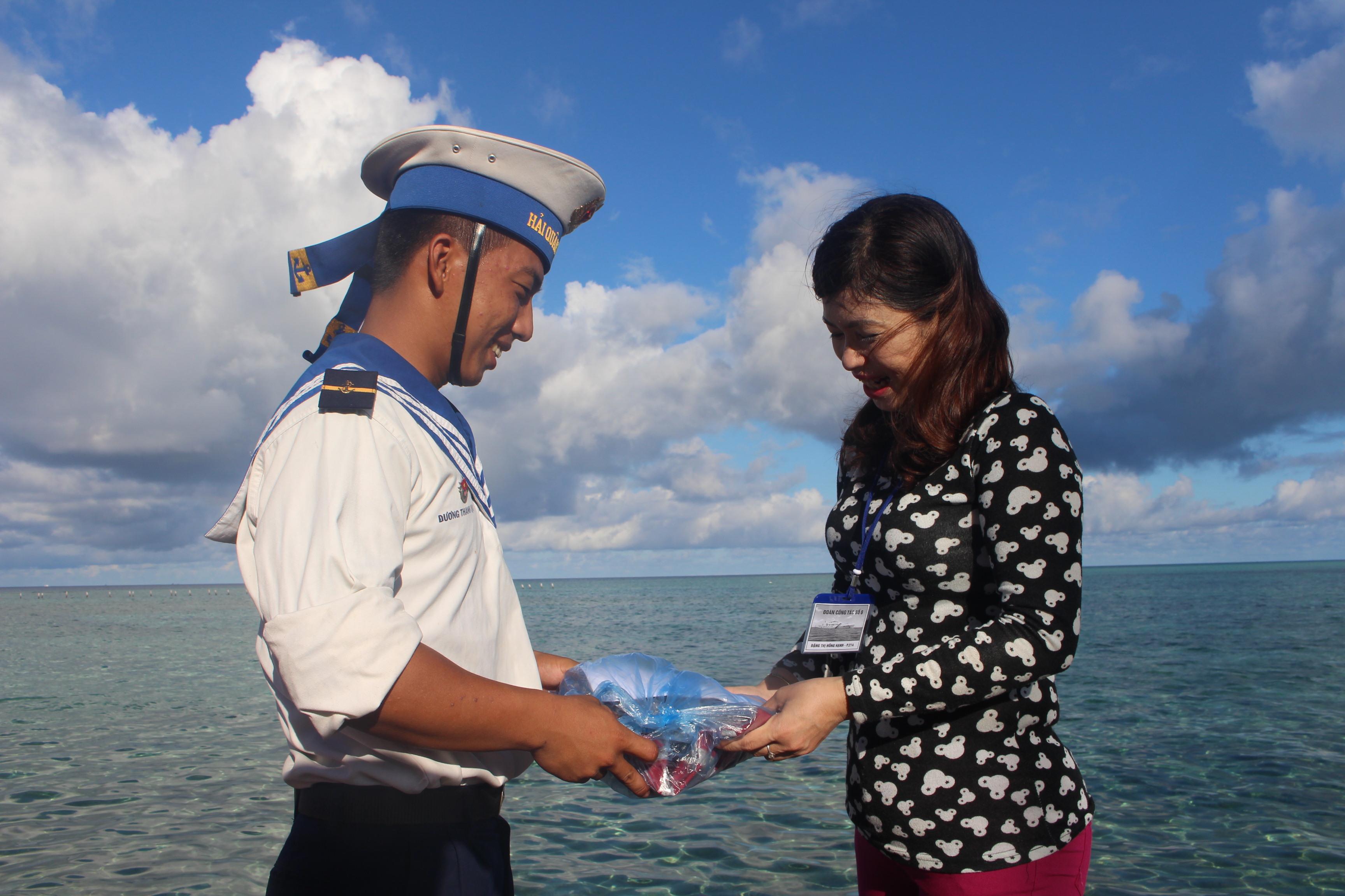 Món quà từ đảo xa