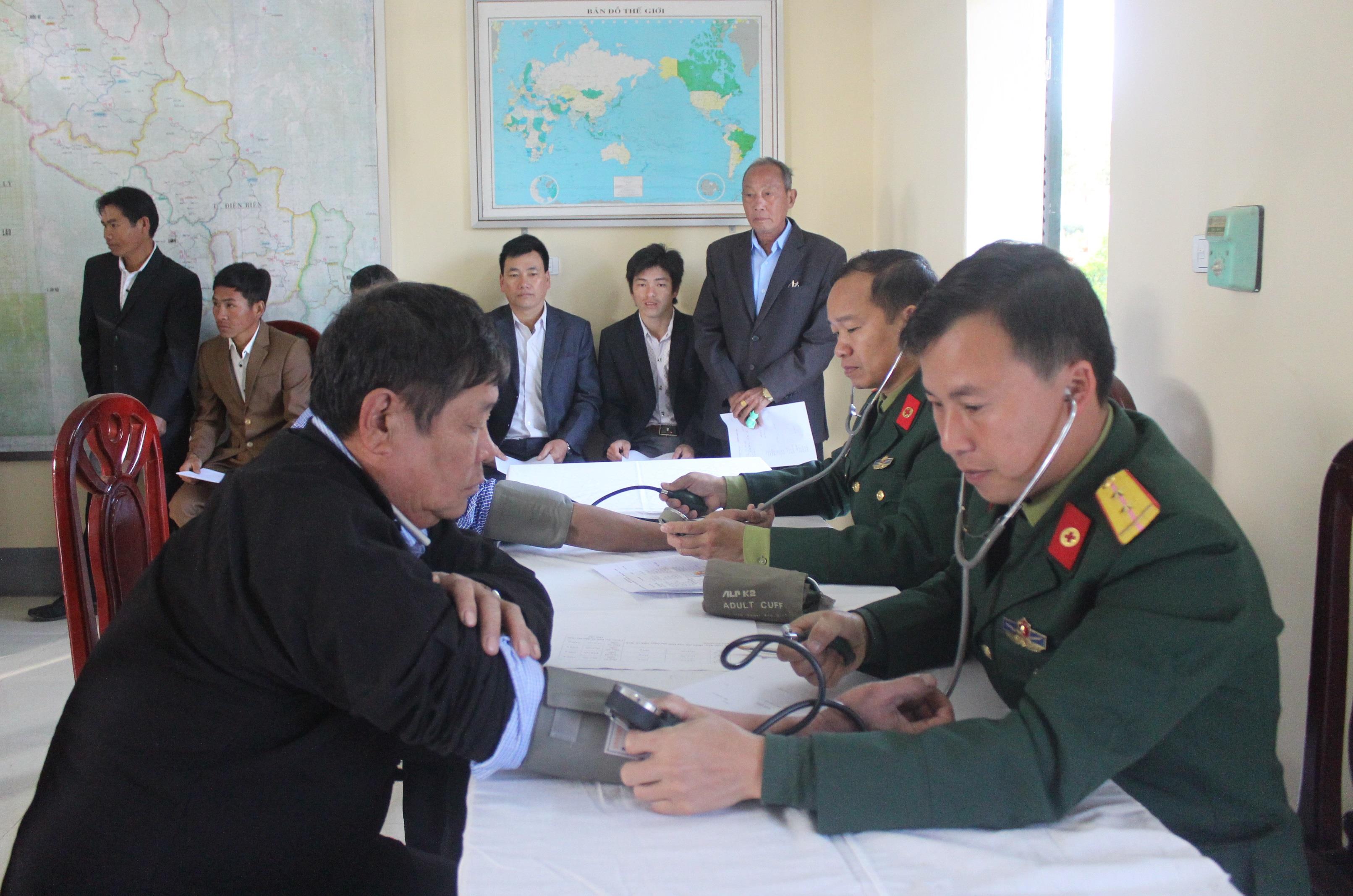 Chiến sĩ áo trắng ở Nậm Pồ 